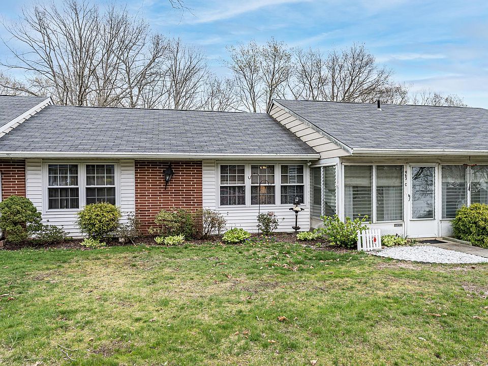 1st image of 463C Portsmouth Dr #1003