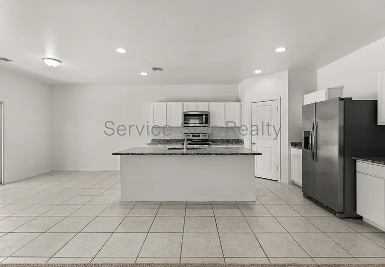 2402 E Alonso Dr — Photo 10