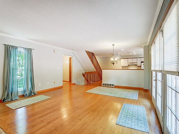 3rd image of 1662 Becker Dr