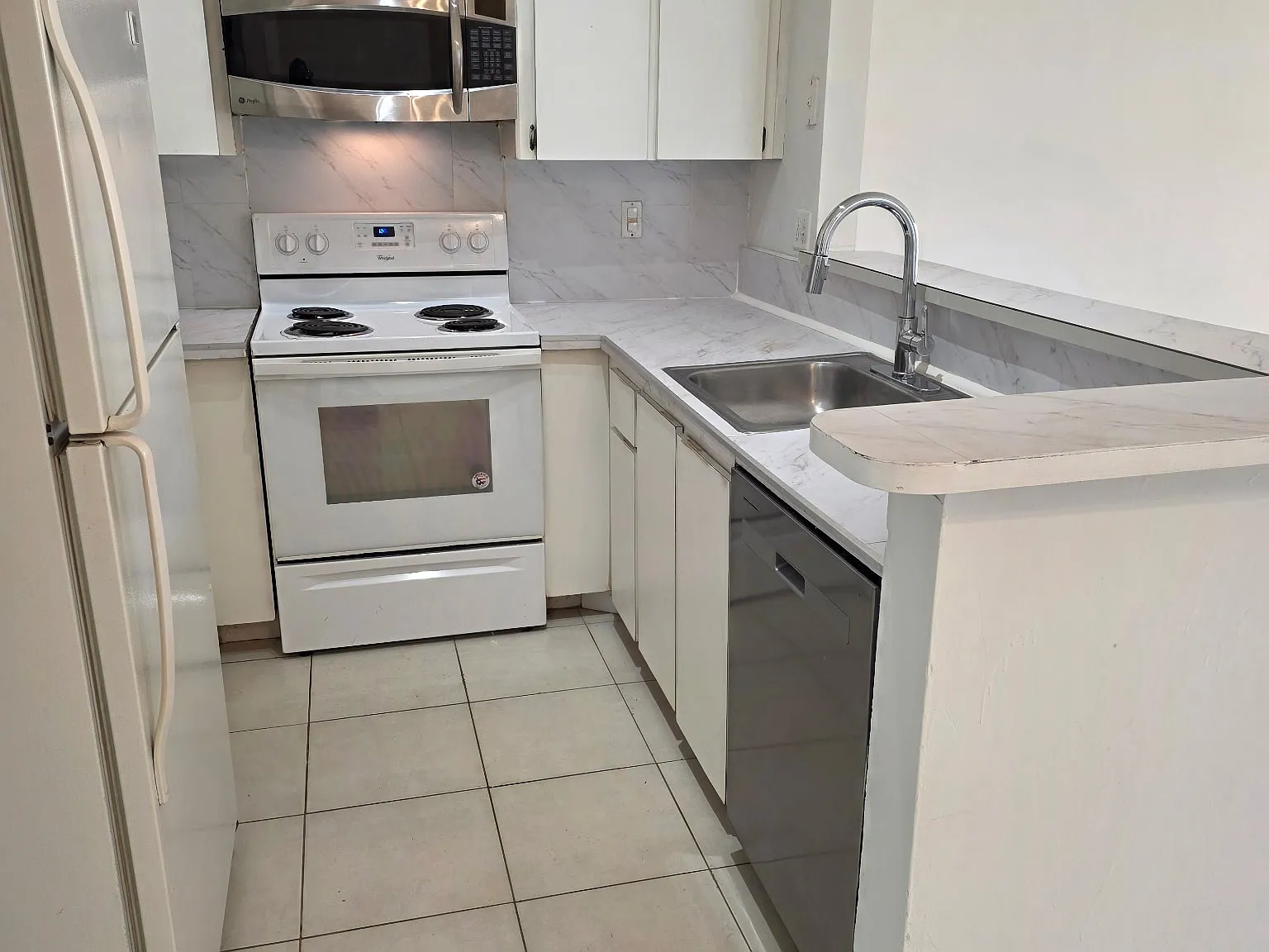 2 bed, 1200 sqft, $2,050 — Photo 1