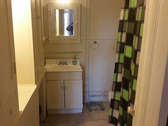 lots of storage/cabinet space