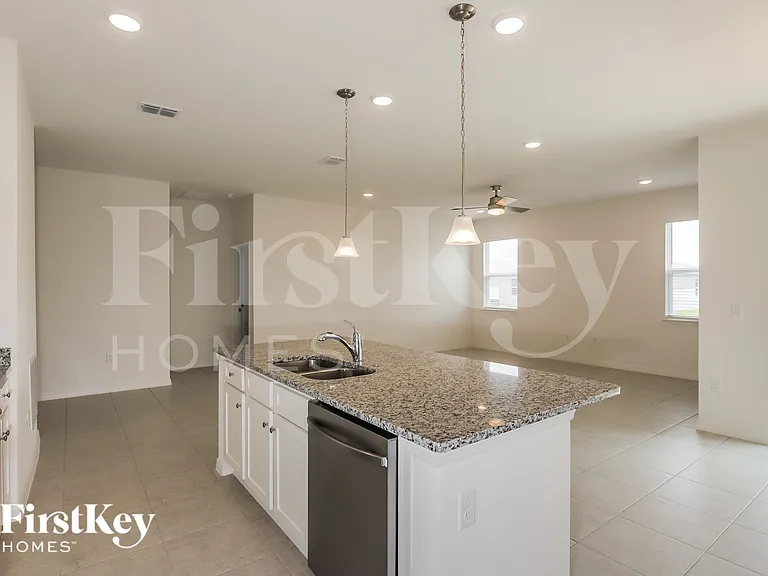 523 Crown Rose Dr — Photo 7