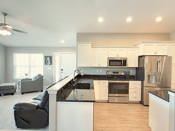 4th image of 1013 Algonquin Dr