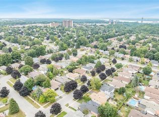 9 Coles St, Barrie, ON L4N5W8