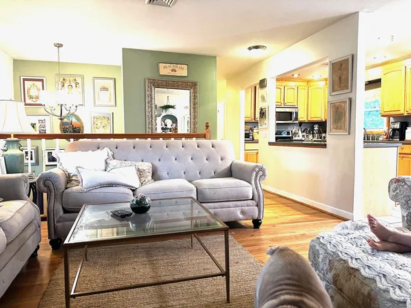 70 Hickory Hill Rd, Williston, VT 05495