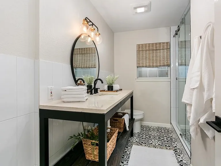 803 N Bowie St — Photo 18