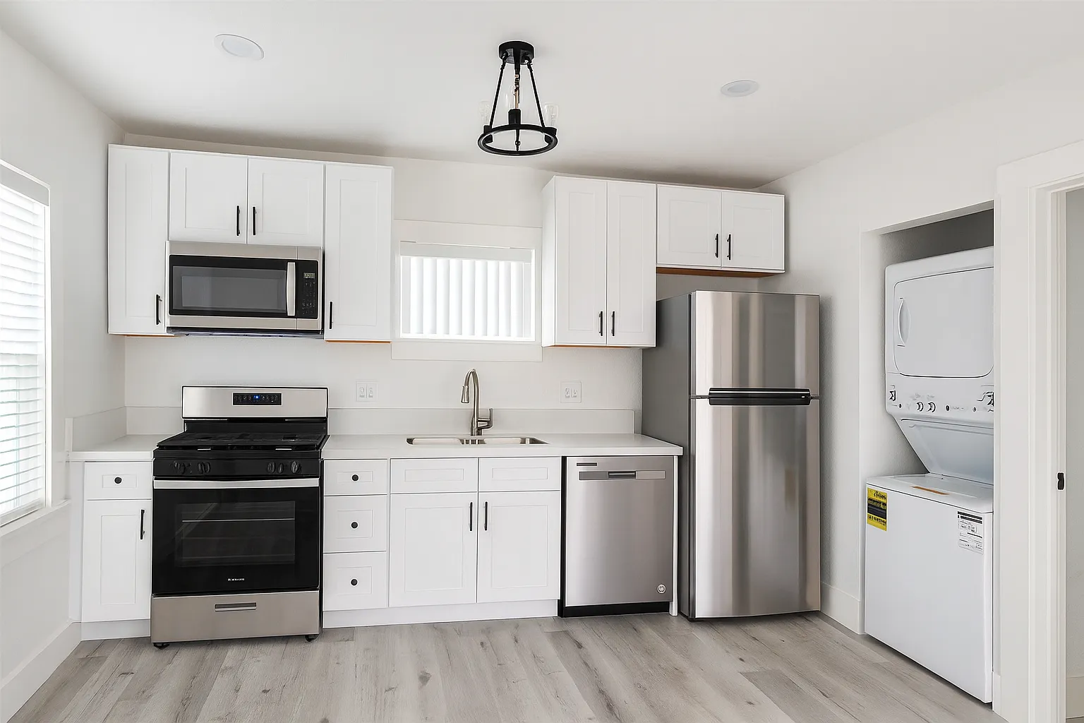 2 bed, 600 sqft, $2,200 — Photo 1