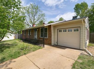 829 Windingpath Ln, Ballwin, MO 63021