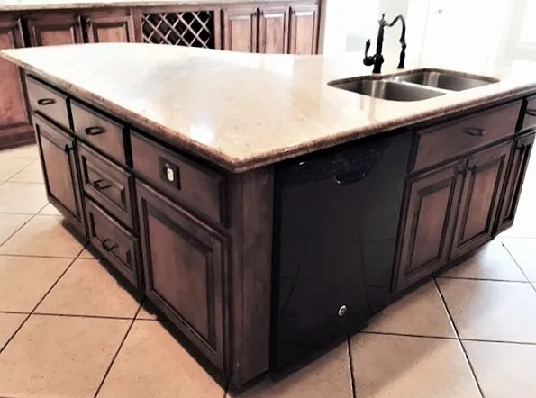 325 Lancaster Ln — Photo 3