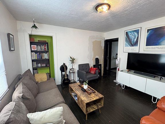 3rd image of 509 N Providence Rd