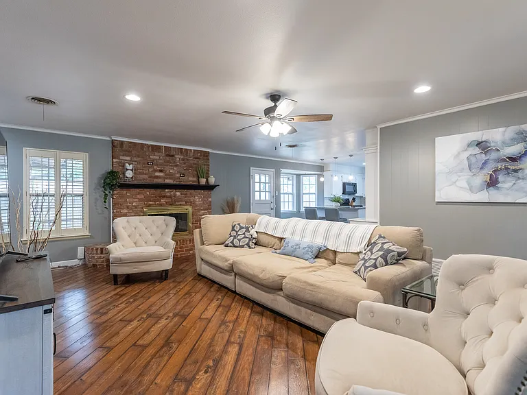 2132 Sylvan Dr — Photo 5