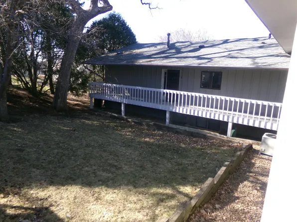 2 Hazeltine Est, Chaska, MN 55318