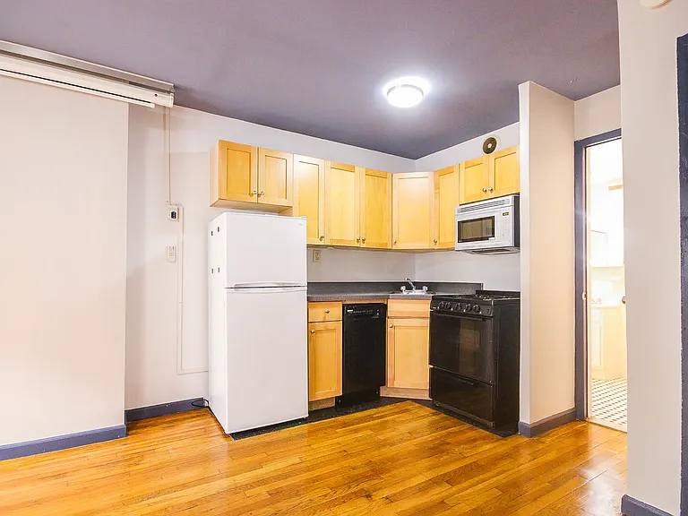 512 E 5th St #24 — Photo 11