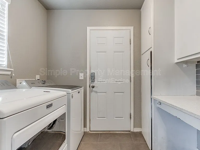 4136 NW 61st Ter — Photo 37