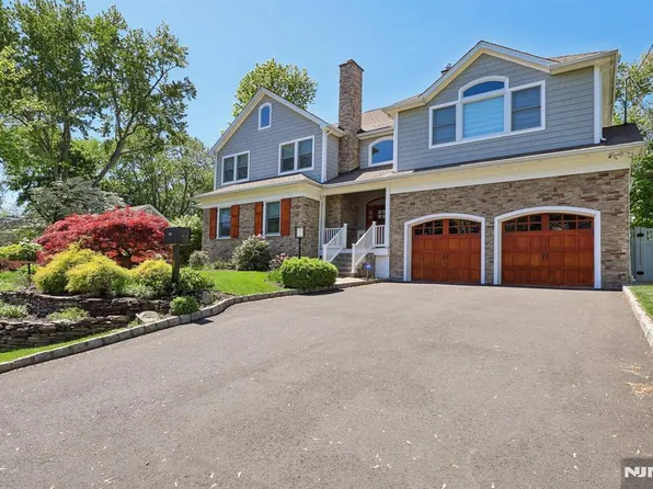 72 4th St, Park Ridge, NJ 07656