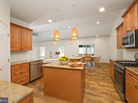 3rd image of 22546 Bradbury Way