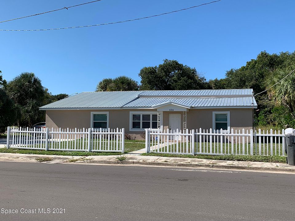 1st image of 626 S De Leon Ave