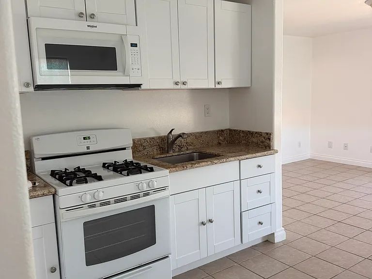 1010 W Robert Ln #1 — Photo 5