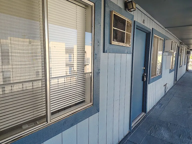3520 E 2nd St #10 — Photo 17