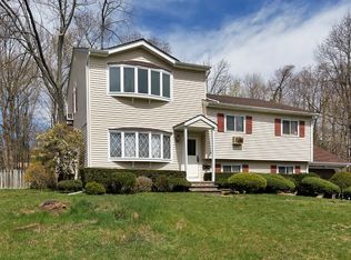 25 Durante Rd, Waldwick, NJ 07463