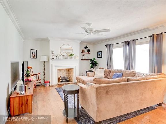 5th image of 2726 Yale Ln #2726