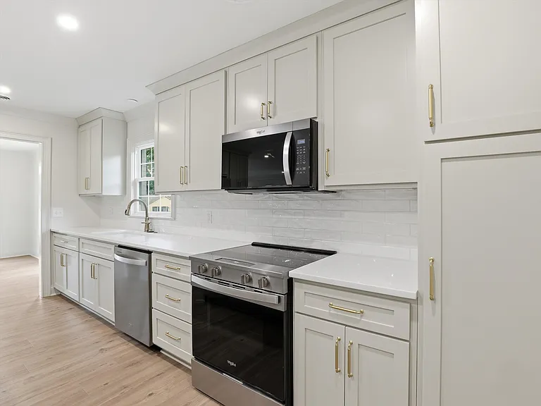300 Kimberly Dr — Photo 6