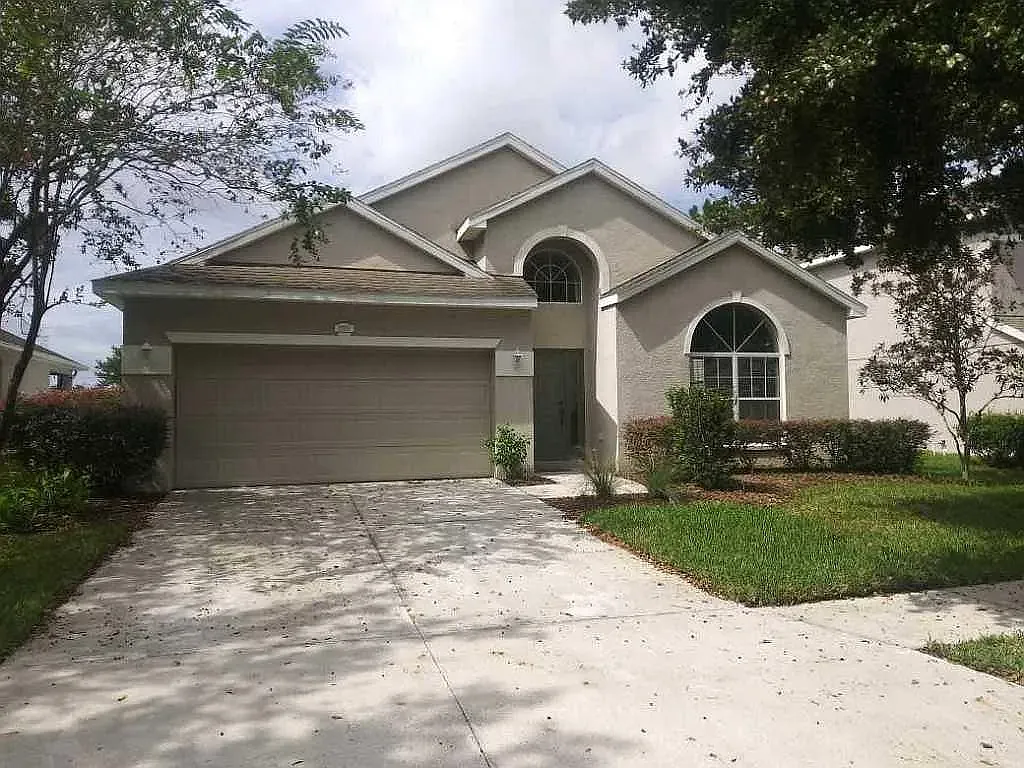 4 bed, 1968 sqft, $2,100 — Photo 1