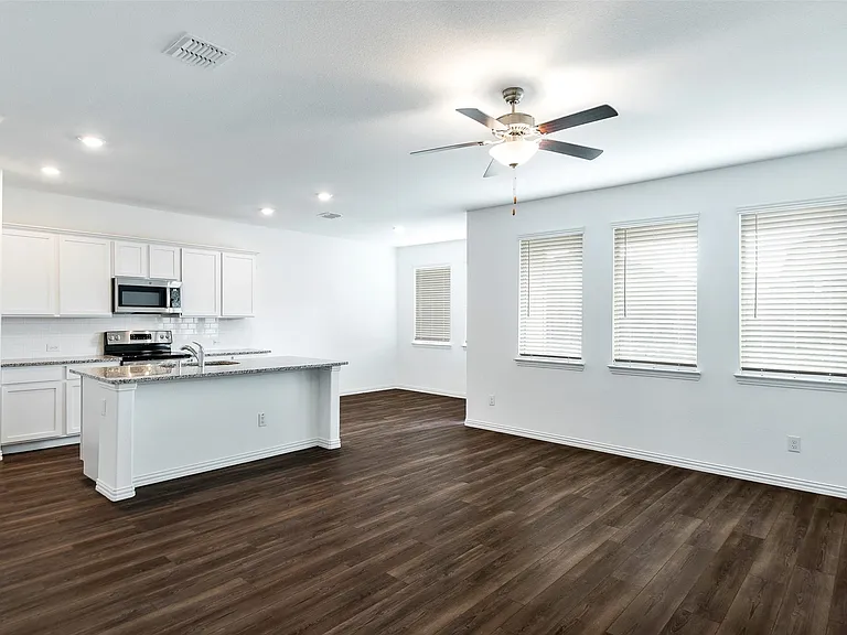 537 Robinson Way — Photo 4