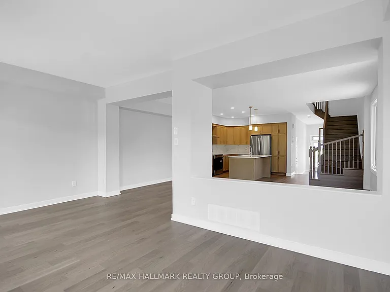749 Newstead Cres — Photo 21