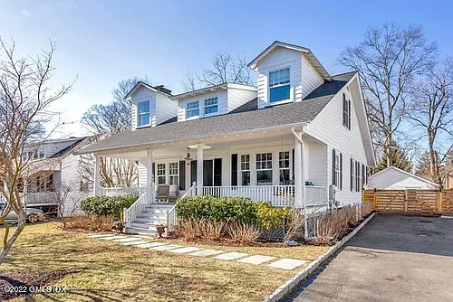 11 Roosevelt Ave Photo 1