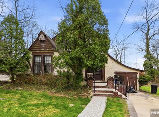 192 Kings Ct, Teaneck, NJ