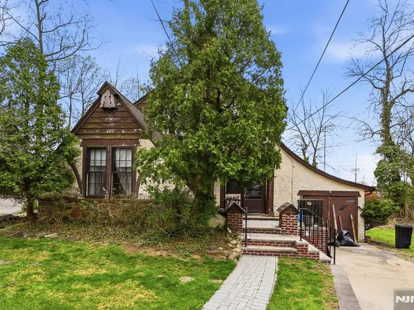 192 Kings Ct, Teaneck, NJ 07666