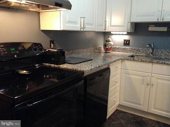 4th image of 206 Crocker Dr APT E