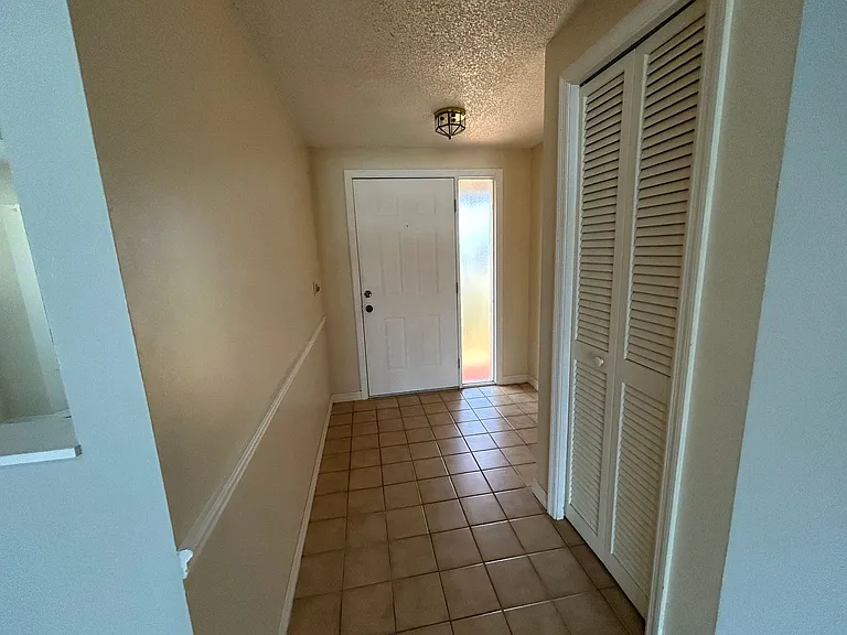 1649 Georgetowne Blvd — Photo 12