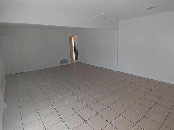 3rd image of 2119 Woodside Dr