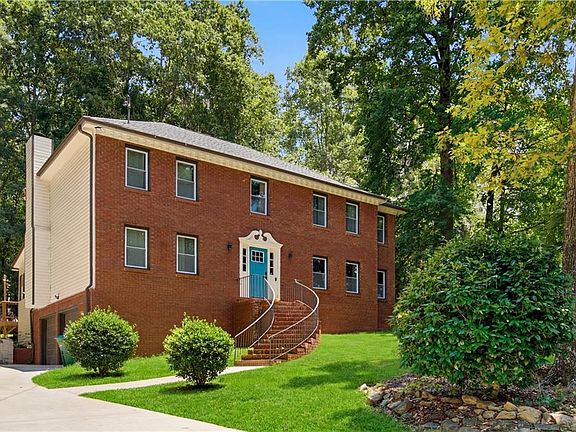 2nd image of 3556 Hadley Pl