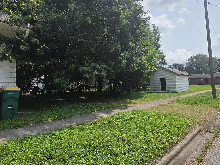 1303 E Hickory St — Photo 53