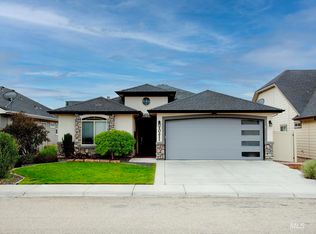 10211 W Lakeland Dr, Garden City, ID 83714