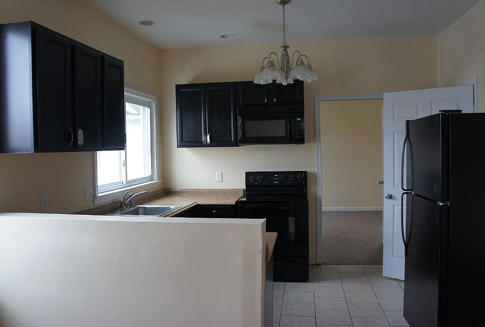 1st image of 934 Capouse Ave