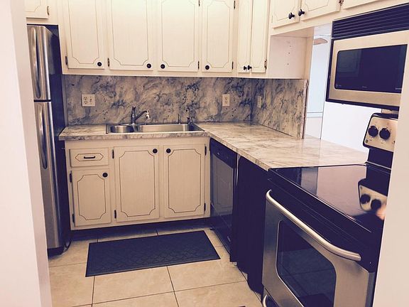 4th image of 1516 S Lakeside Dr APT 303