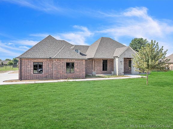3rd image of 5138 E Hickory Bluff Dr