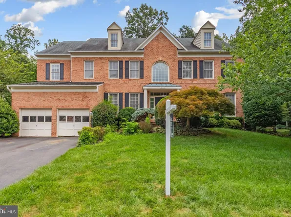 12111 Walnut Branch Rd, Reston, VA 20194