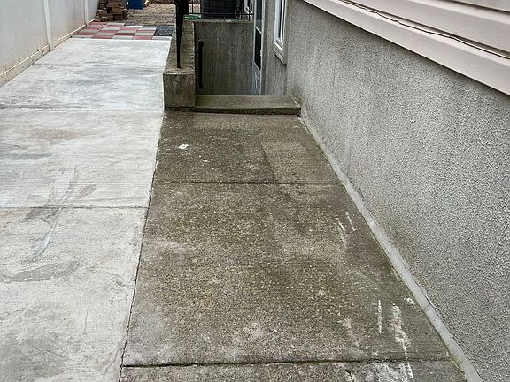 4th image of 165 Ainsworth Ave #Basement