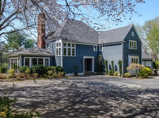 12 Cherrywood Rd, Locust Valley, NY 11560