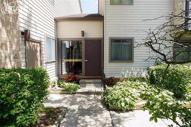 1st image of 4471 Laurel Club Cir