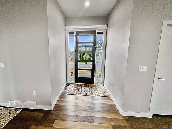5th image of 800 Lakeshore Dr