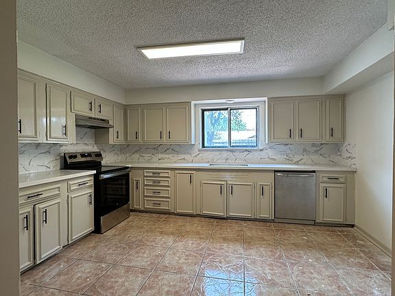 5th image of 502 Greenway Dr