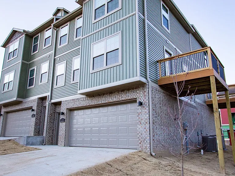 2818 W Auburn Dr — Photo 3