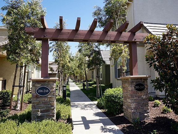 2nd image of 239 W Santa Cruz Way
