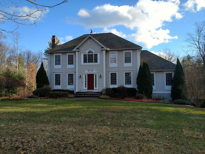 1st image of 7 Woodbine Dr
